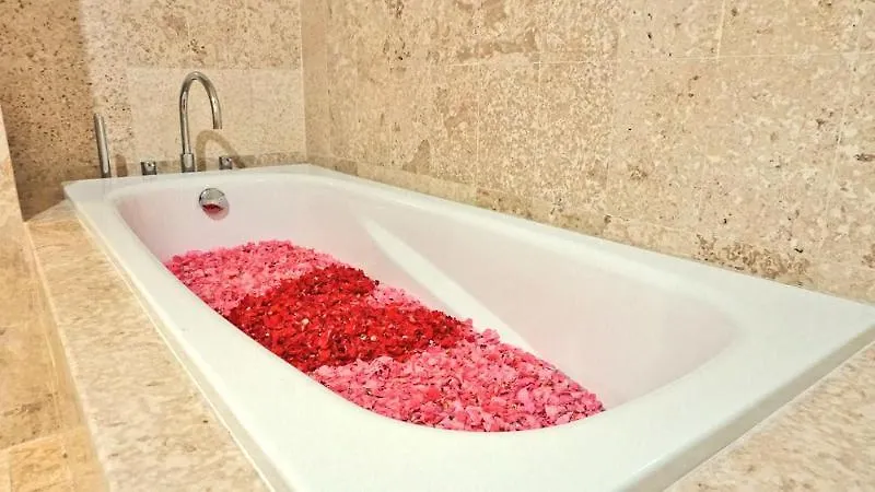 The Lerina Hotel Nusa Dua Нуса-Дуа 4*,